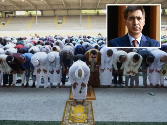 Moschea a Milano, Mahmoud Asfa, imam di via Padova: «Chi governa non metta ostacoli e rispetti la Costituzione. Da noi il venerdì 9 turni di preghiera»