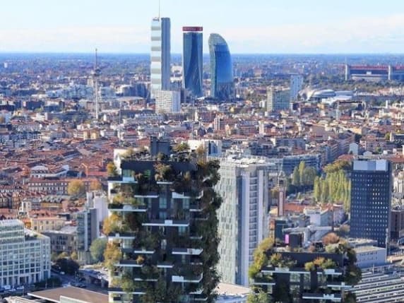 Case nuove, Milano sotto la soglia storica: vendute 684 abitazioni in tre mesi. Pesa il blocco dei cantieri dopo le inchieste