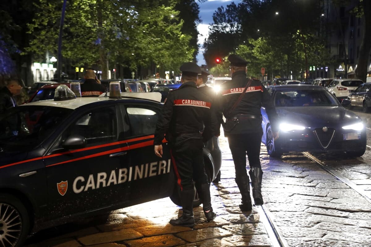 "Mi ha presa alle spalle e mi ha sbattuta al muro", 31enne denuncia violenza sessuale in un locale di Milano
