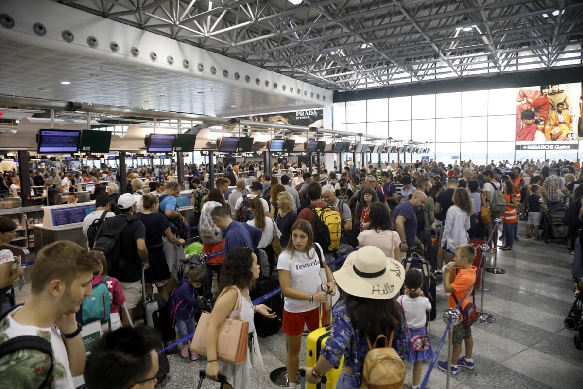 Stop a Schengen con la Spagna, scattano i controlli sui voli a Linate e Malpensa