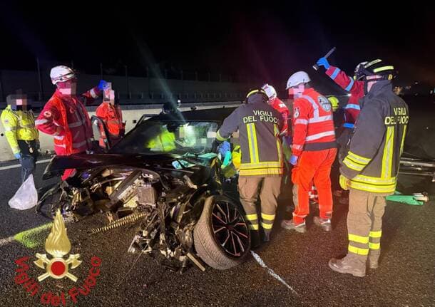 Fino Mornasco - Schianto in autostrada  a Fino Mornasco: grave un 63enne incastrato nelle lamiere dell’auto - Lombardia - Varese News