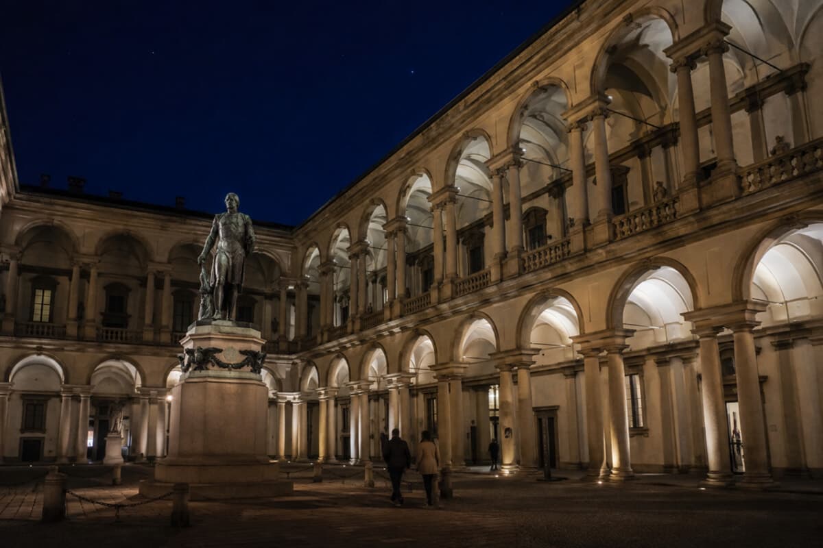 Brera sotto le stelle: visita guidata tra vicoli, storie e leggende