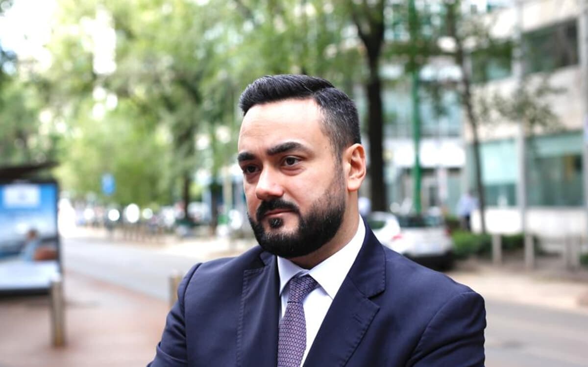 il governo vuole 7 nuovi data center in provincia di milano, di marco (m5s): «regione lombardia scavalcata. fontana, se ci sei batti un colpo»