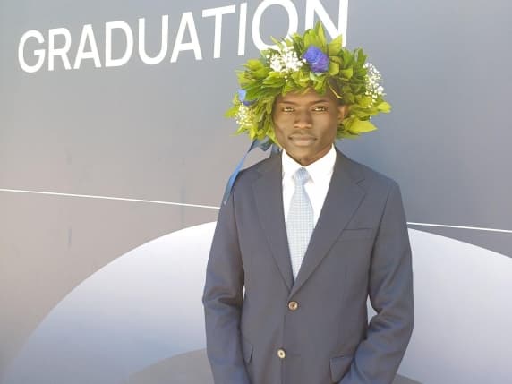 Waru, il primo rifugiato laureato in ingegneria al Politecnico: «Tornerò in Africa, ma sento che potrei vivere a Milano per sempre»