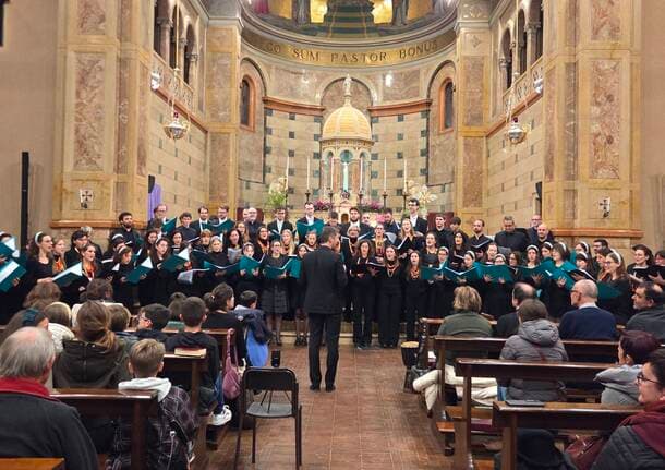 Casciago - Casciago, oltre 100 coristi in chiesa per sostenere la Campagna Tende di AVSI -  - Varese News