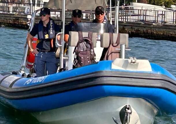 Como - La Polizia di Como soccorre tre turiste tedesche in difficoltà sul lago -  - Varese News