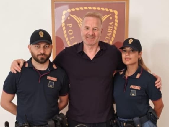 Milano, Igli Tare derubato sul treno dopo i funerali di Franco Baresi. Si rivolge alla polizia che individua il ladro e recupera la borsa