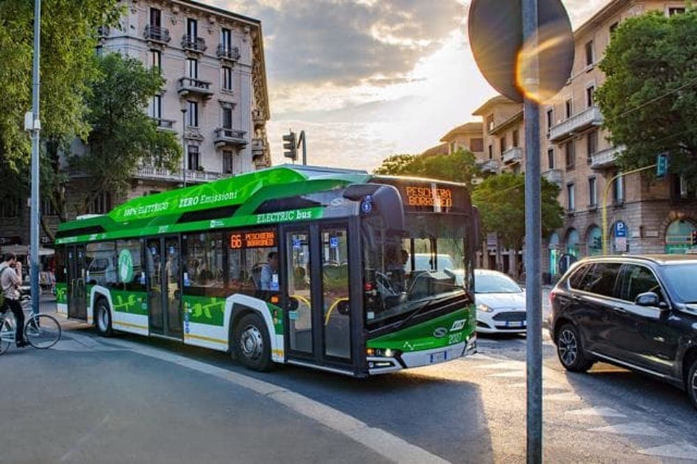 Aumentano biglietti e abbonamenti dei bus, ma Milano si salva: ecco il comune dell'hinterland coi rincari (fino a 28 euro)
