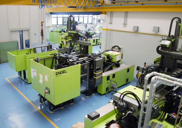 Annuncio di lavoro a pagamento - Industria di Varese cerca operai per stampaggio materie plastiche e cambio stampi - Lavoro - Varese News