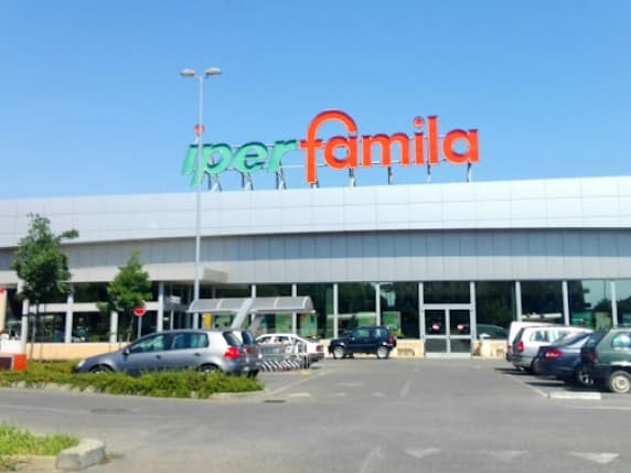 Codogno, muore schiacciato da un mezzo pesante nell'area di un supermercato. Disposta l'autopsia, acquisite le immagini delle telecamere