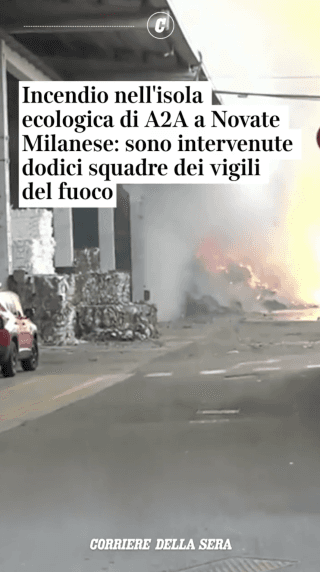 Incendio nell'isola ecologica di A2A a Novate Milanese