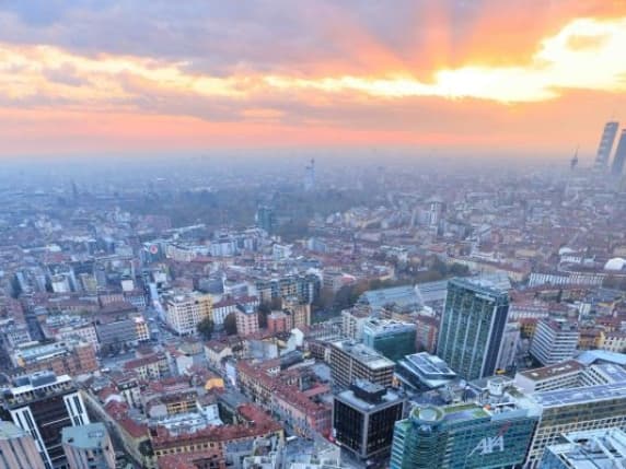 Previsioni meteo sabato 25 luglio, a Milano e in Lombardia cielo sereno ma i temporali sono in arrivo: domenica cambia tutto