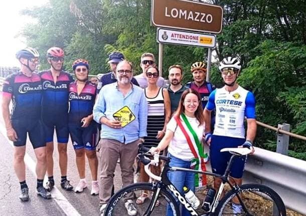 Lomazzo - Lomazzo diventa “bike friendly”: inaugurati i cartelli salvaciclisti - Archivio - Varese News