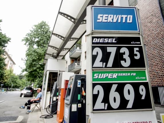 Inflazione, vivere a Milano costa il 2,5% in più: l'aumento dei prezzi negli ultimi 6 mesi. Incidono affitti, bollette e benzina