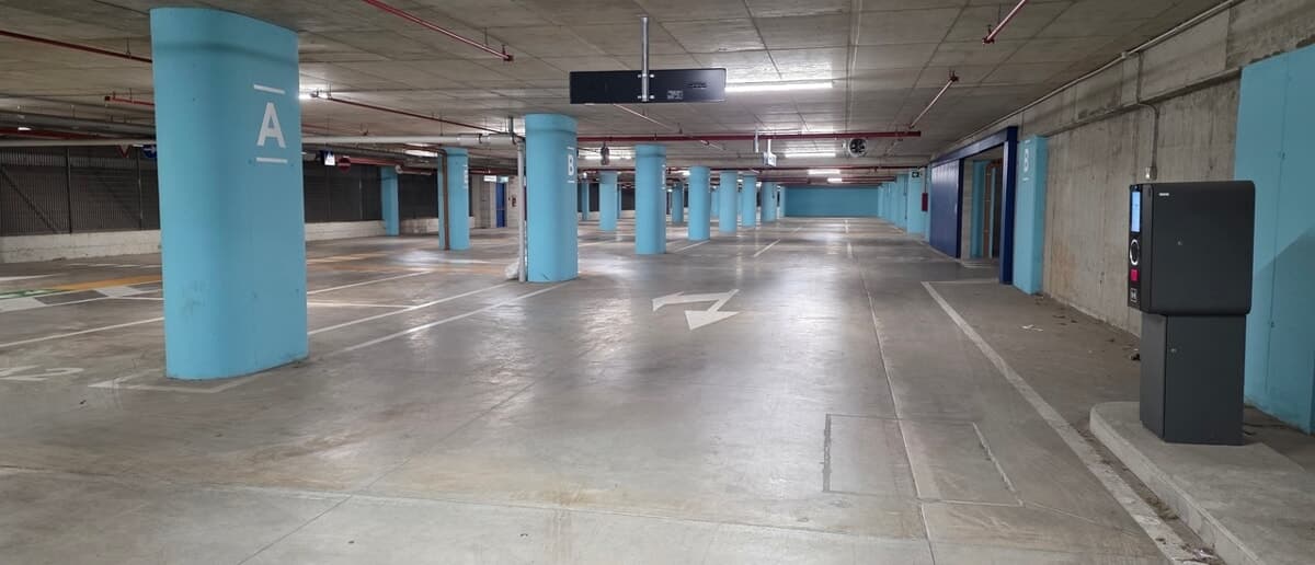 L'assurda storia del parcheggio milanese (nuovo e perfetto) mai usato da anni