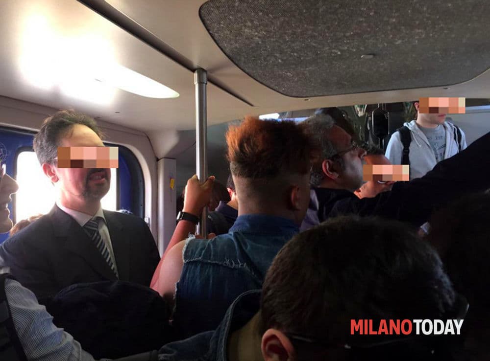 Odissea sui binari a Lambrate: treno Trenord si blocca per ore, 300 passeggeri intrappolati al caldo senz'aria condizionata