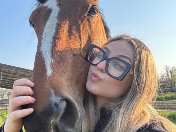 Carolina Di Vico: «Io, scambiata per la ragazza del video a Bangkok, mi hanno rovinato la vita con l'AI. Non sono mai stata in Thailandia»