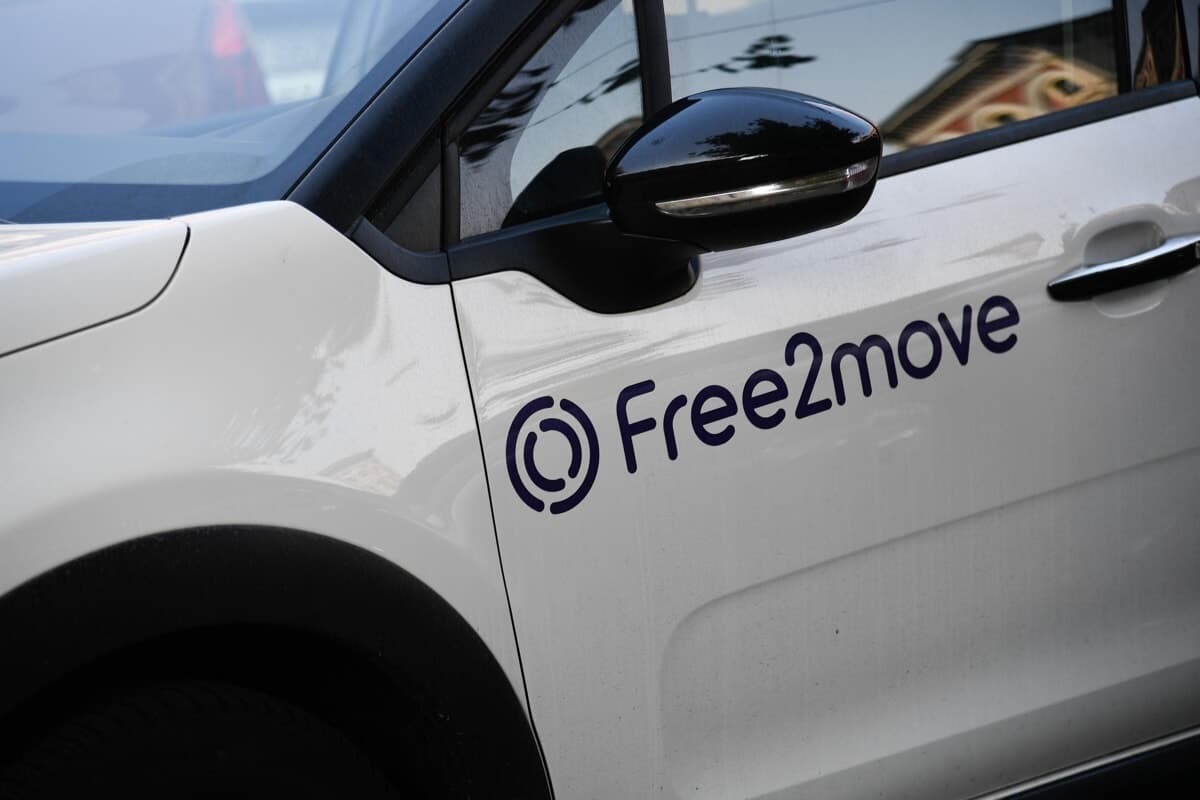 Free2move cambia proprietario: Stellantis vende il car sharing alla holding tedesca Mutares