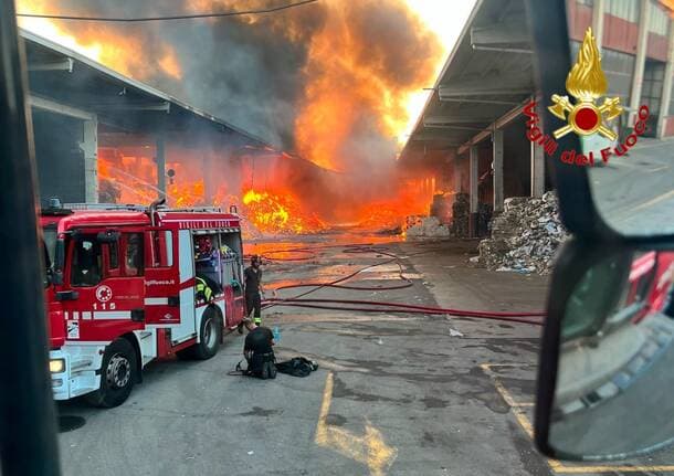 Bollate - Incendio a Novate Milanese, il Comune di Bollate invita i cittadini a tenere chiuse porte e finestre - Lombardia - Varese News