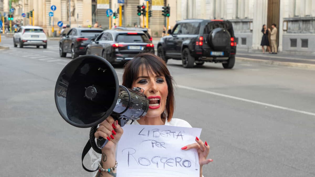 "Manifestazione nazionale" per il gioielliere Roggero: in piazza si presenta una sola persona